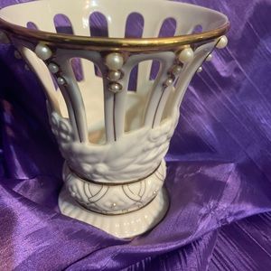 Lenox illuminations votive candleholder 5’’ Florentine  and pearl trumpet gold
